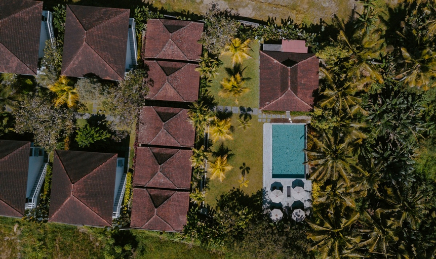 Exterior & Views 16