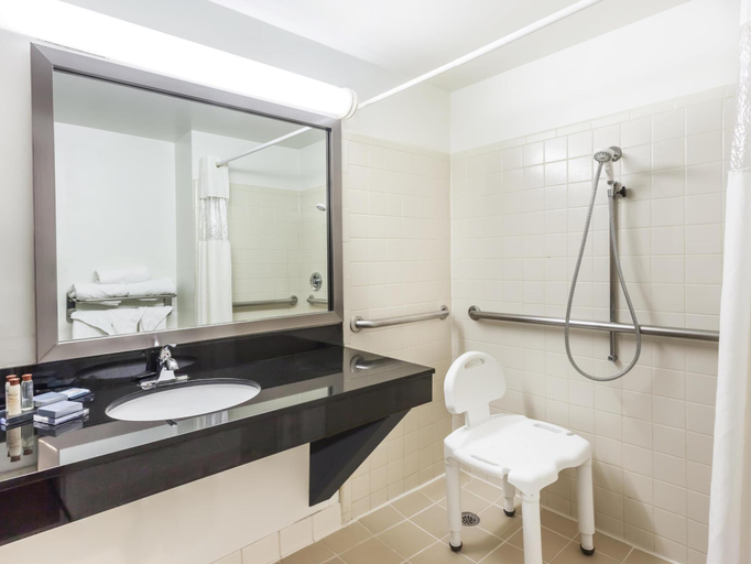 Bathroom 4, Spark by Hilton Winchester, Winchester