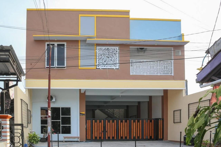 Exterior & Views 2, RedDoorz Syariah near Suncity Mall Madiun, Madiun