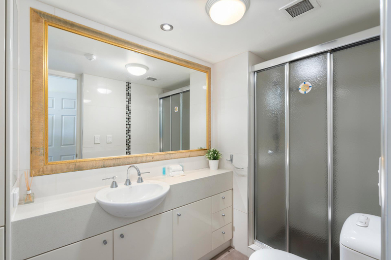 Bathroom 5, Phoenician Resort Broadbeach - GCLR, Gold Coast