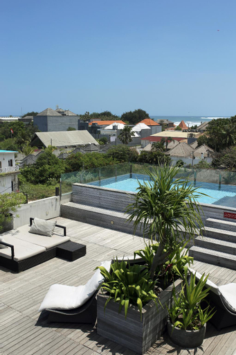Exterior & Views 26