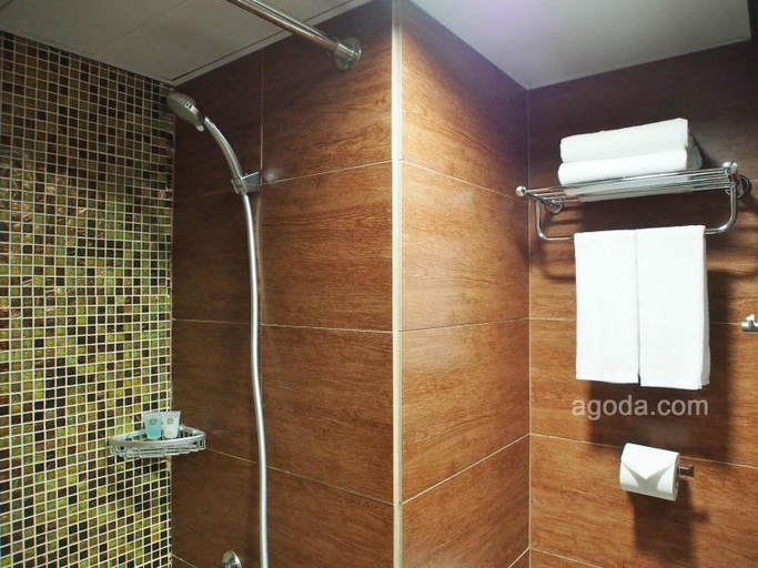 Bathroom 4, Ramada Grand Tsim Sha Tsui, Kowloon