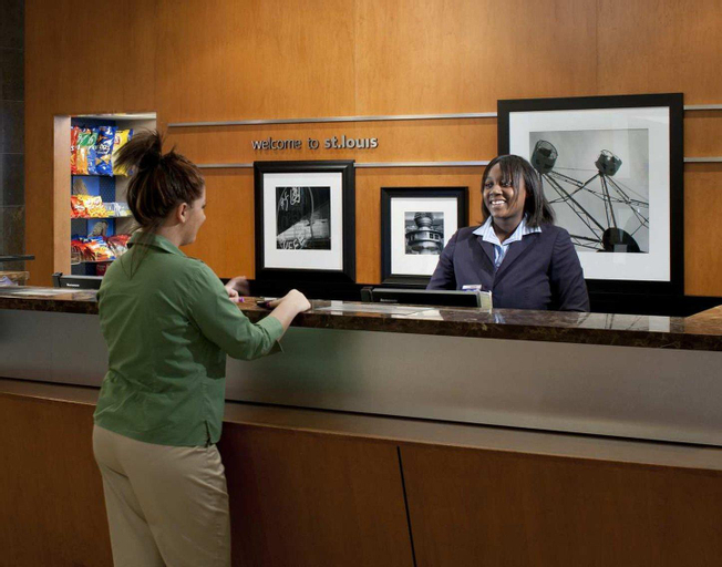 Public Area 2, Hampton Inn & Suites St. Louis at Forest Park, Saint Louis