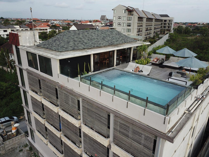 Exterior & Views 28