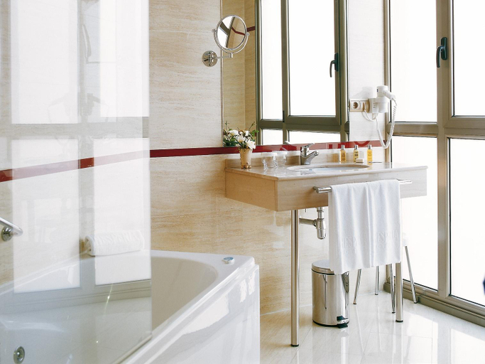 Bathroom 4, Gran Hotel de Ferrol, A Coruña