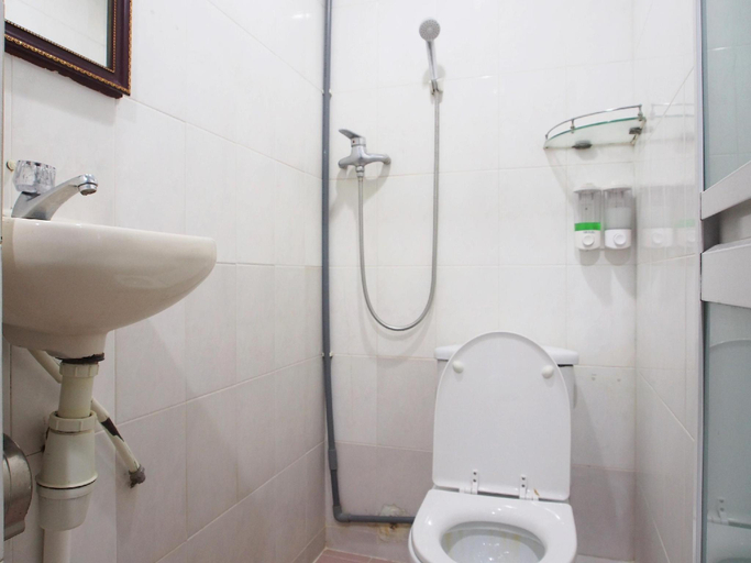 Bathroom 5, Royal Paris Guest House, Kowloon
