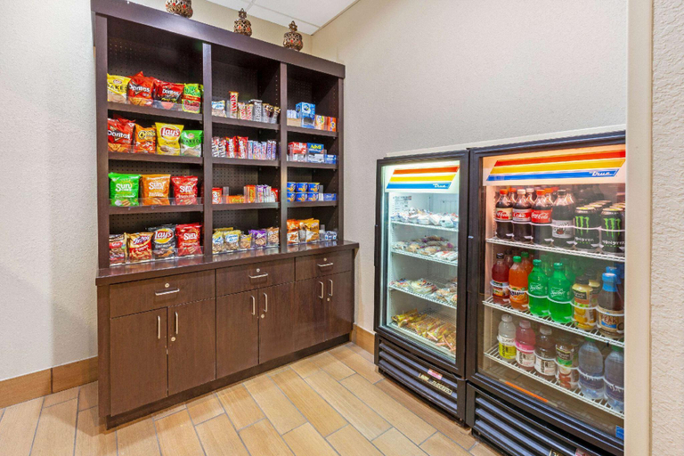 Food & Drinks 5, La Quinta Inn & Suites by Wyndham South Bend, Saint Joseph