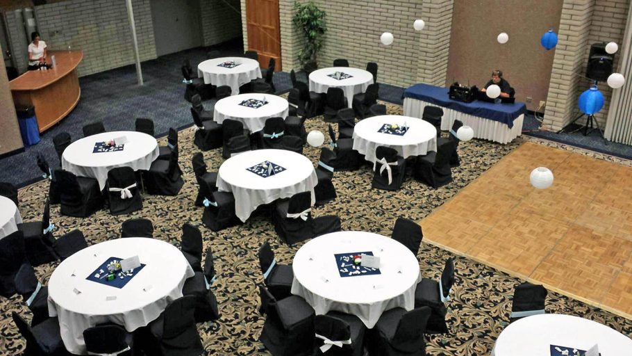 Food & Drinks, The FairBridge Inn and Suites Kalispell, Flathead