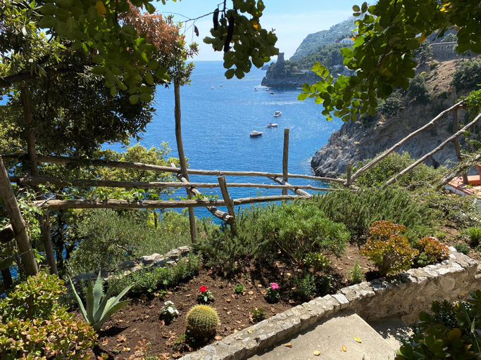 Others 4, Unique, waterfront Villa la Madonnina for 6, waterfront, pool, parking, Salerno