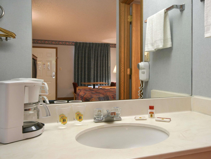 Bathroom 4, Super 8 by Wyndham Springdale AR, Washington