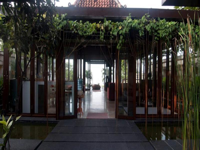 Public Area 28