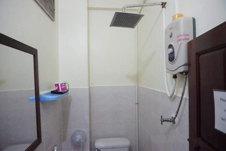 Bathroom 5, Phonepaseuth Hotel, Vientiane