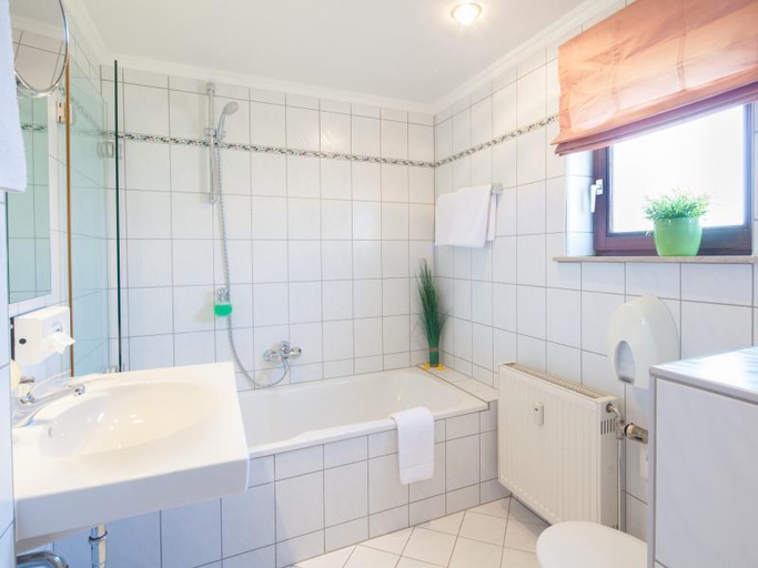 Bathroom 3, Ringhotel Reubel, Fürth