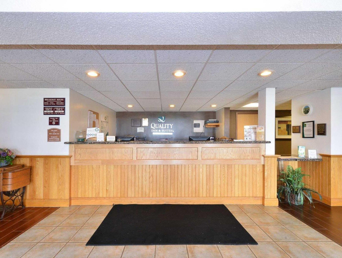 Public Area 2, American Inn & Suites Peosta, Dubuque