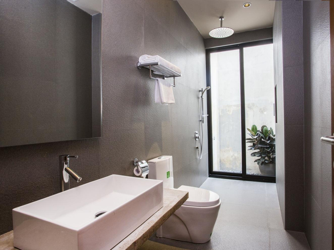 bathroom 9