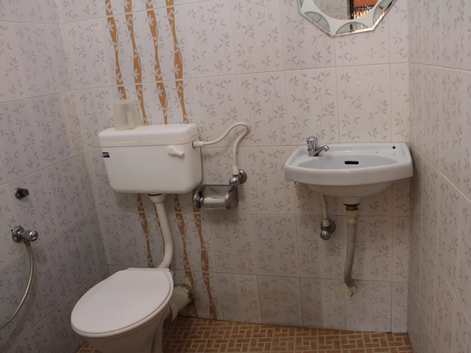Bathroom 2, Hotel Park Avenue, Ernakulam