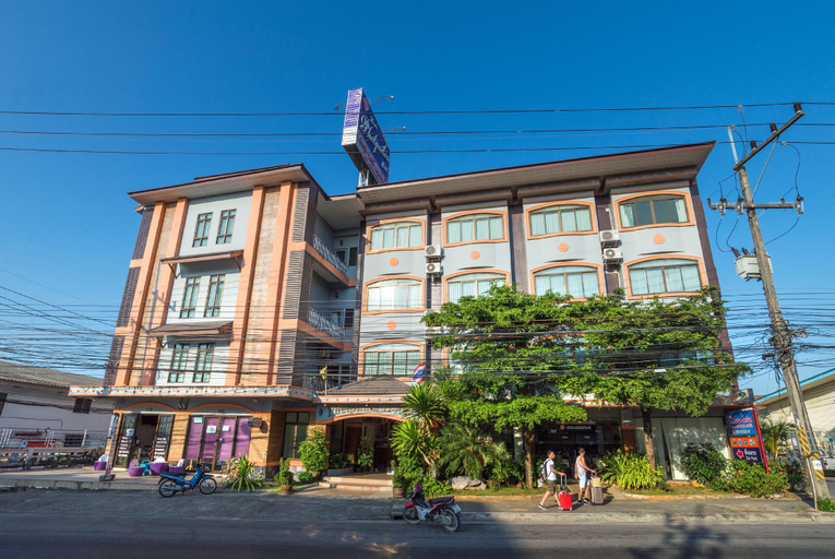 Exterior & Views