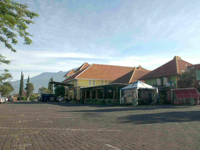 Public Area 27
