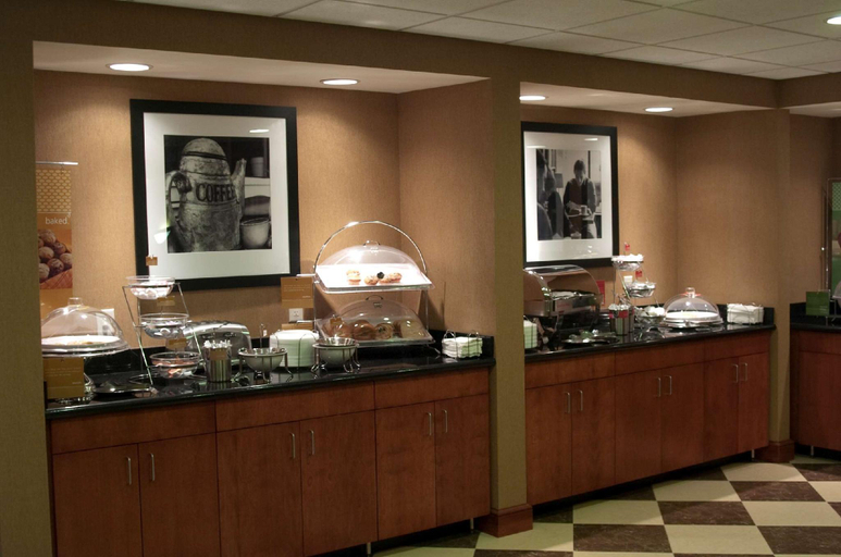 Food & Drinks 5, Hampton Inn & Suites Ankeny , Polk