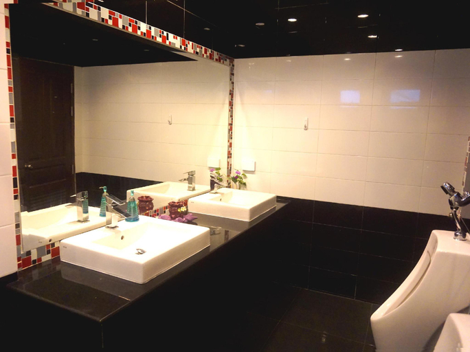 Bathroom, A-Ya Place, Pattaya