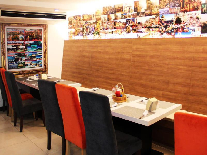 Food & Drinks 2, Punyapha Place Pattaya Beach, Pattaya