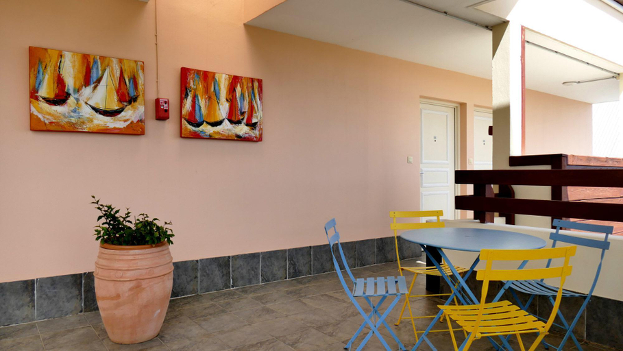 Public Area, Hotel Le Kerveguen, Saint-Paul