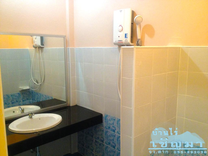 Bathroom, BanRai ChernMa Resort, Muang Tak