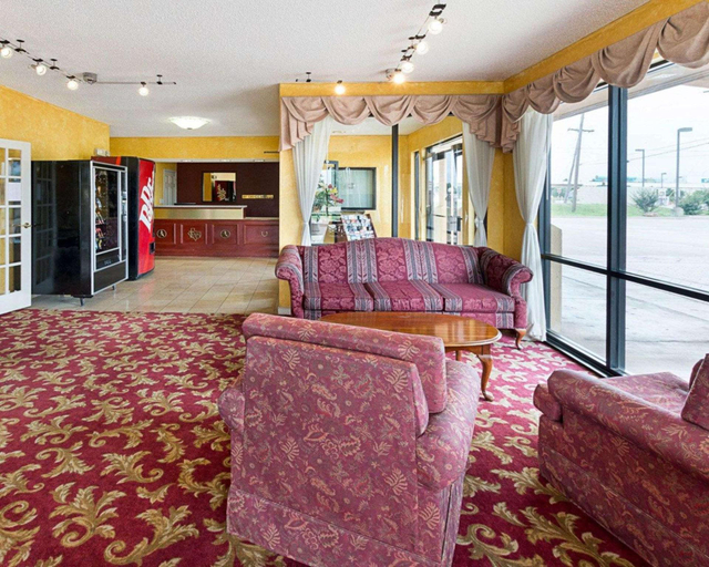 Public Area 3, Econo Lodge Hillsboro I-35, Hill