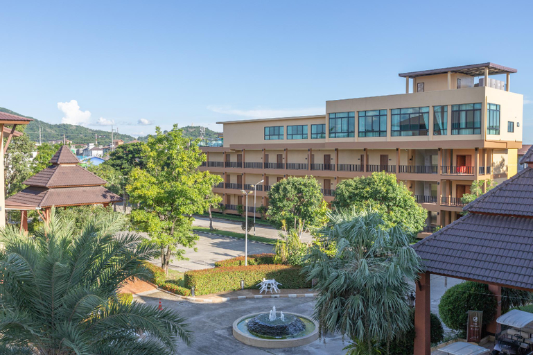 Exterior & Views 27