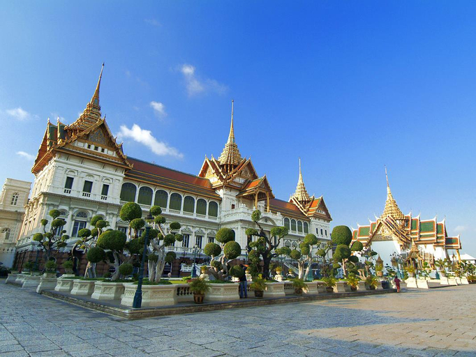 The Royal ThaTien Village, Phra Nakhon