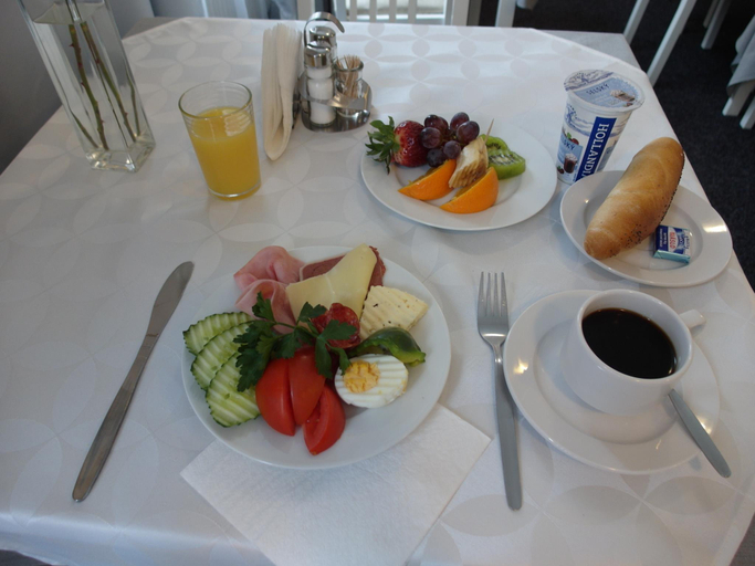 Others 5, Hotel Harfa, Praha 8