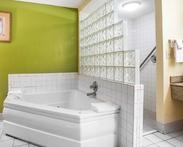 Bathroom 4, Quality Inn Franklin - Cool Springs Area, Williamson