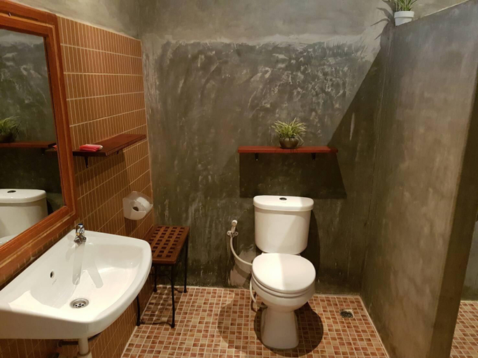 Bathroom 2, Villa Thakhek, Thakhek