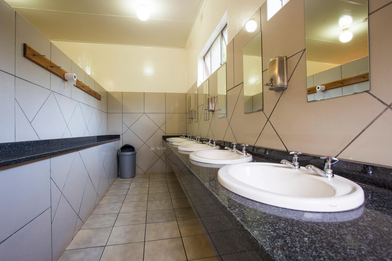 Bathroom 5, Merry Pebbles Resort, Ehlanzeni