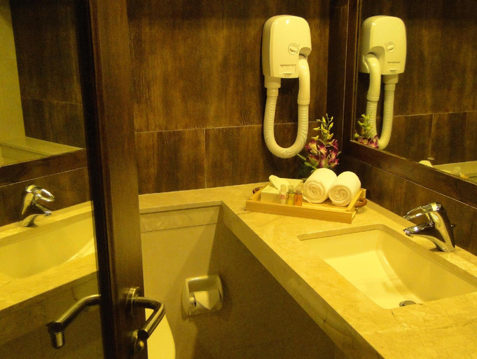Bathroom 3, Sai Palace Hotel, Mumbai Suburban