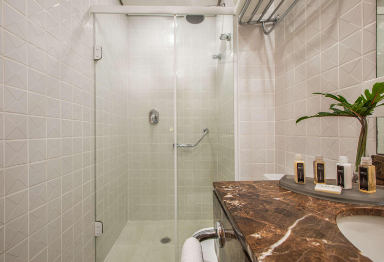 Bathroom 18