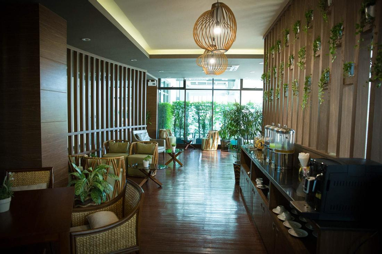 Public Area, The Garden 304, Sri Mahar Pho