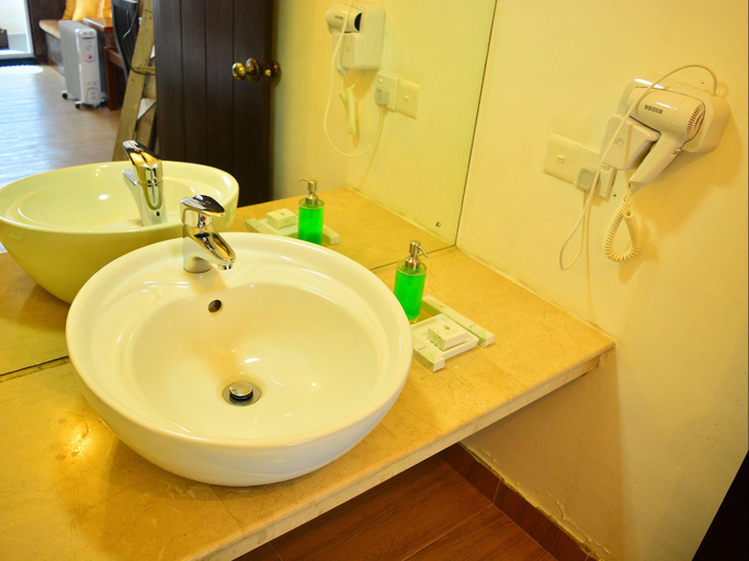 Bathroom 4, Unique Cottages, Nuwara Eliya