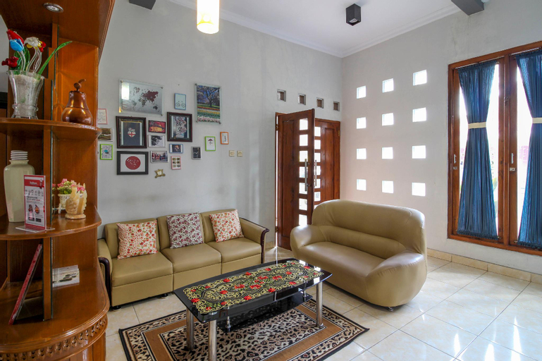 Public Area, RedDoorz near Hartono Mall, Sleman