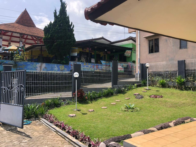 Others, Villa Aura Firdaus, Mojokerto