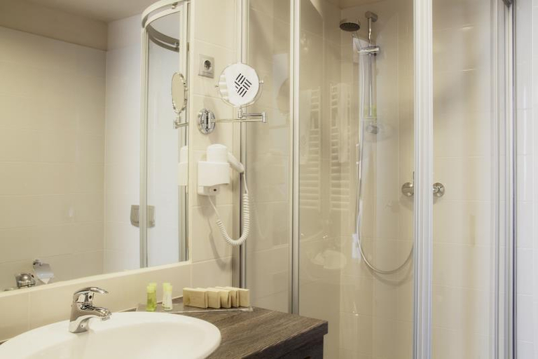 Bathroom 4, Eto Park Hotel Business and Stadium, Győr