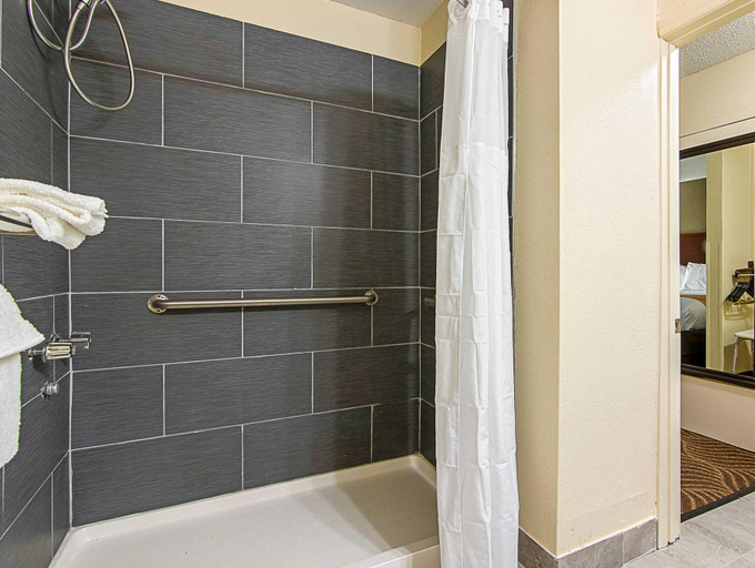 Bathroom 4, Comfort Inn Lexington, Dawson