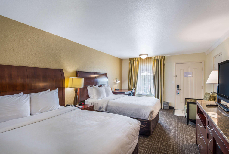 Bedroom 4, Clarion Inn & Suites Central Clearwater Beach, Pinellas