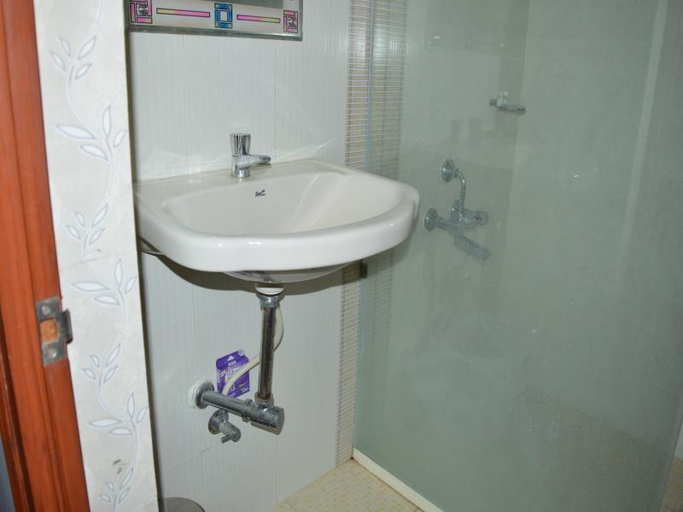 Bathroom, Kandy PLR Hotels, Chittoor
