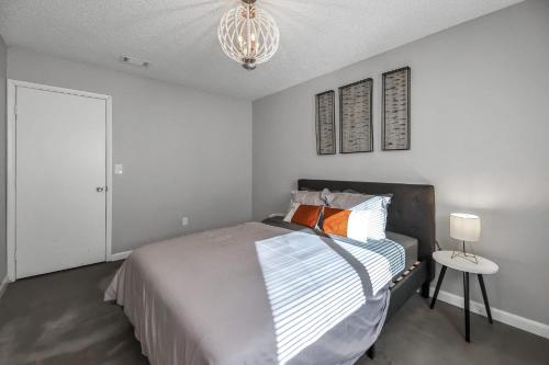 Disconnect and Recharge in 2BD Wichita Suite near Parks, Sedgwick