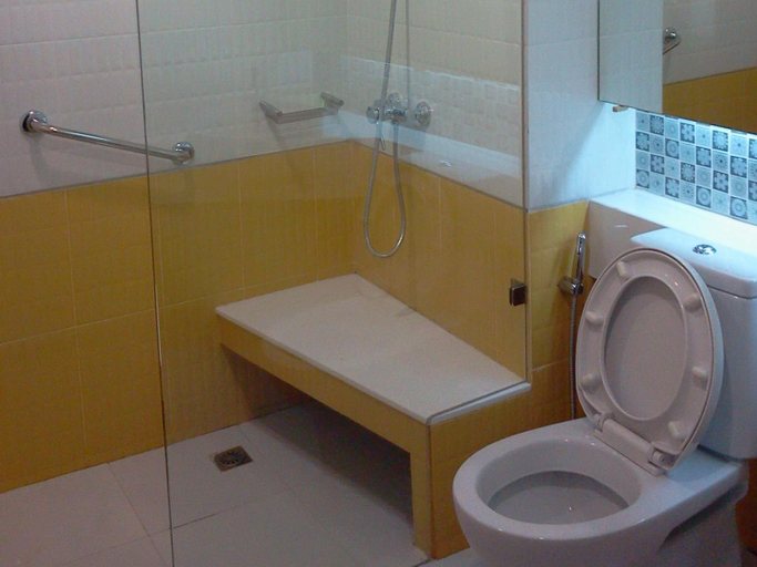 Bathroom 4, RD Hotel, Bangkok Noi