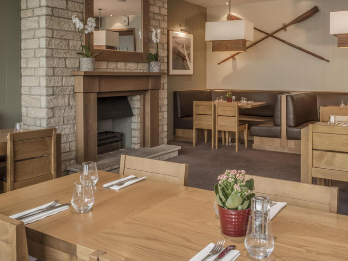 Food & Drinks 5, De Vere Cotswold Water Park, Gloucestershire