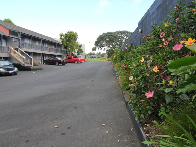 Others, Motel 80, Waitakere