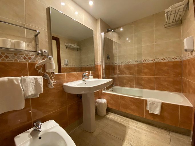 Bathroom 3, Hotel Rio Arga (centro), Zaragoza