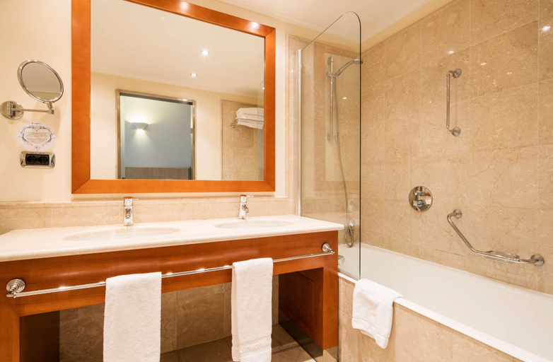 Bathroom 4, Hotel ILUNION Aqua 4, Valencia